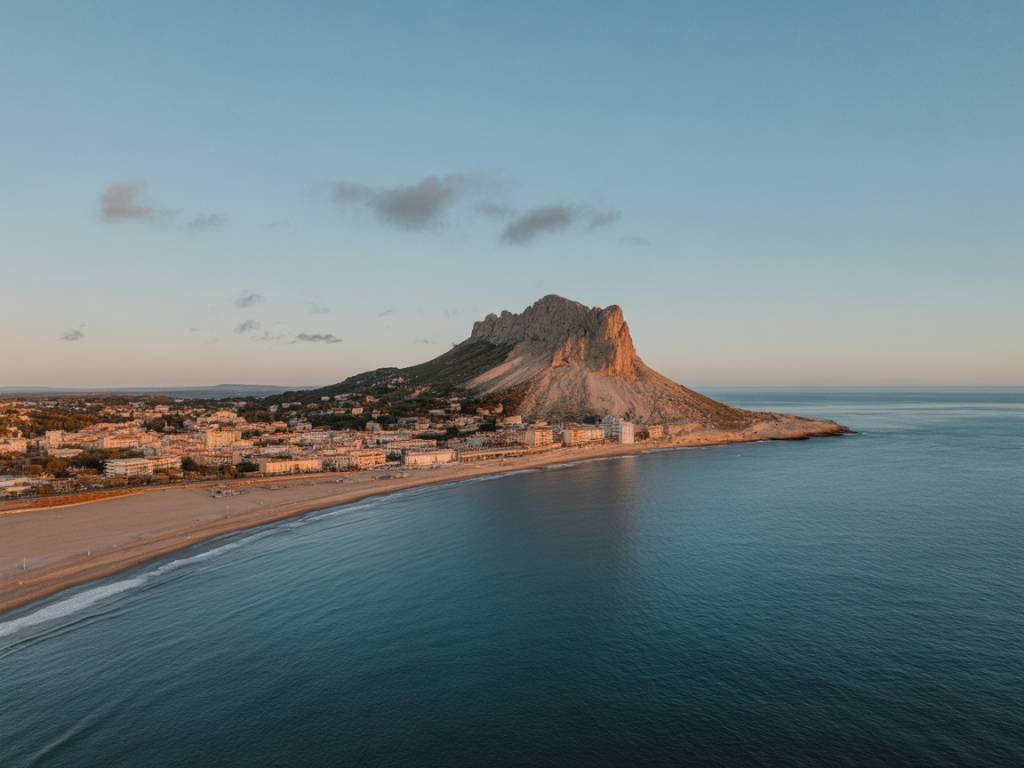 Tout savoir sur le Mont Saint-Loup, le volcan emblématique du Cap d'Agde